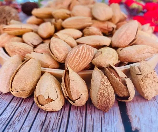 قیمت خرید مغز بادام منقا + خواص، معایب و مزایا