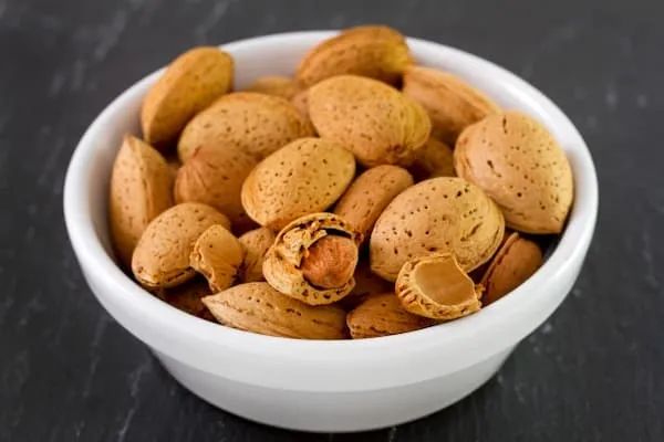 قیمت خرید بادام سنگی شیرین + خواص، معایب و مزایا