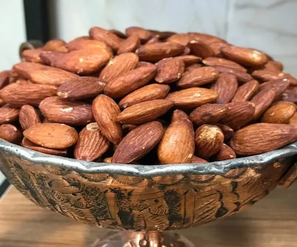 قیمت خرید بادام درختی خام + خواص، معایب و مزایا