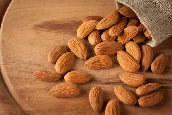 قیمت خرید بادام درختی مامایی + طرز تهیه